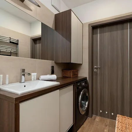 Apartmán Stylish & Modern With Parking And Balcony By Renters