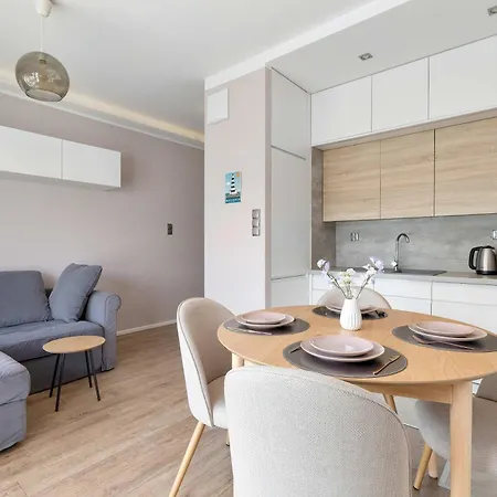 Stylish & Modern With Parking And Balcony By Renters