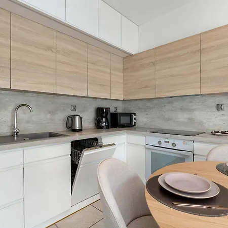아파트 Stylish & Modern With Parking And Balcony By Renters 그디니아