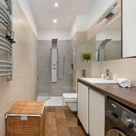Stylish & Modern With Parking And Balcony By Renters 아파트 *