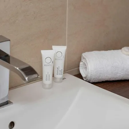 아파트 Stylish & Modern With Parking And Balcony By Renters