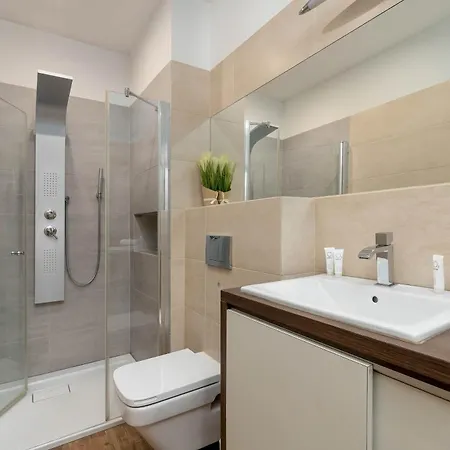 Stylish & Modern With Parking And Balcony By Renters Apartmán *