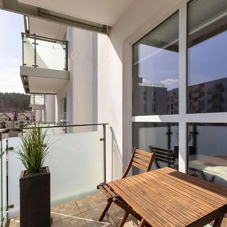 Stylish & Modern With Parking And Balcony By Renters 그디니아