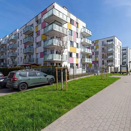 Stylish & Modern With Parking And Balcony By Renters Apartmán